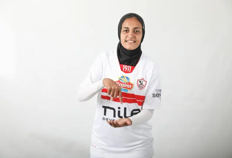  منة عاطف