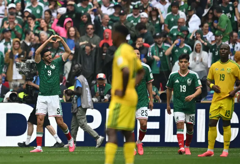 راؤول خيمينيز لاعب المكسيك 