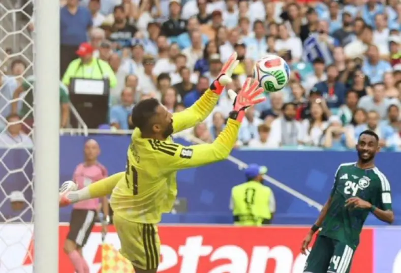 محمد العويس حارس مرمى المنتخب السعودي