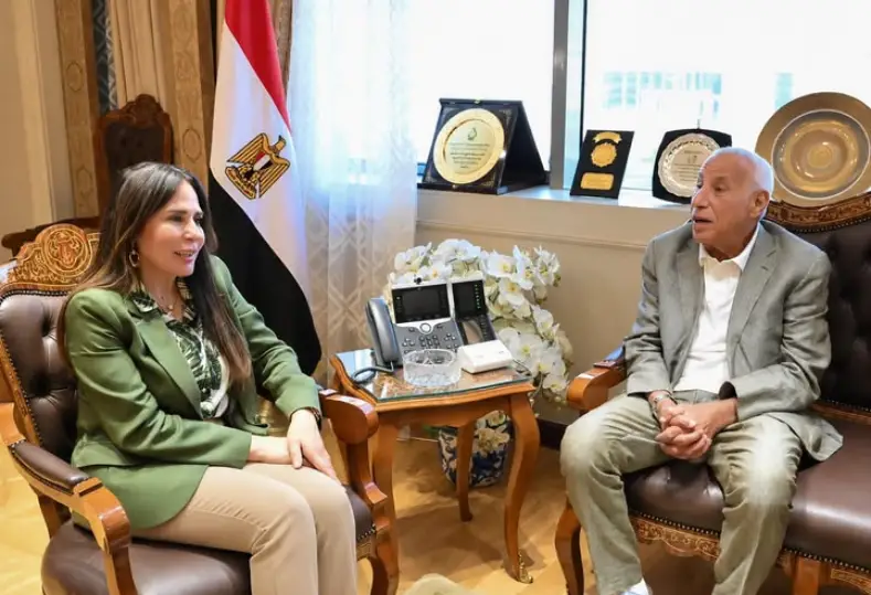المهندسة راندة المنشاوي، وزيرة الإسكان والمرافق والمجتمعات العمرانية وحسين لبيب رئيس نادي الزمالك