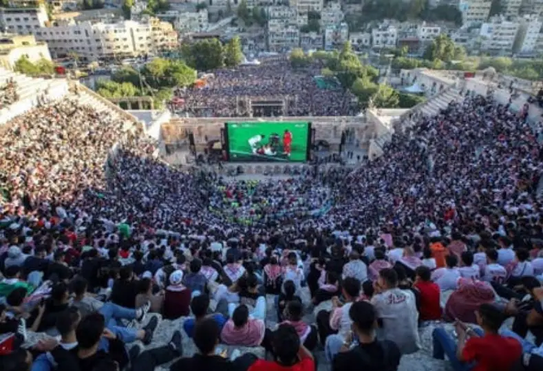 وفاة مشجع و8 إصابات بين الجماهير الأردنية