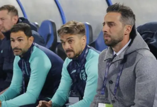لفرنسي بيير باهرلي مساعد يانيك فيريرا 