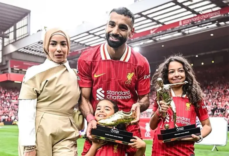 محمد صلاح وعائلته