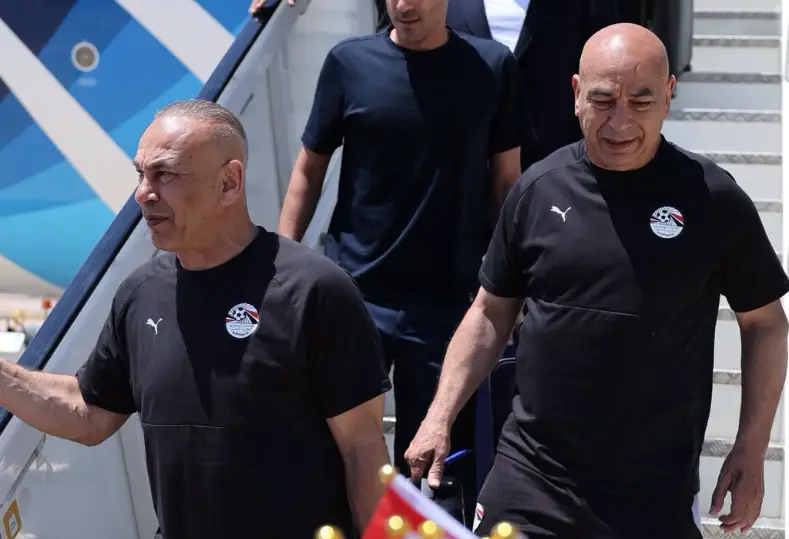 بعثة منتخب مصر تصل مطار العلمين
