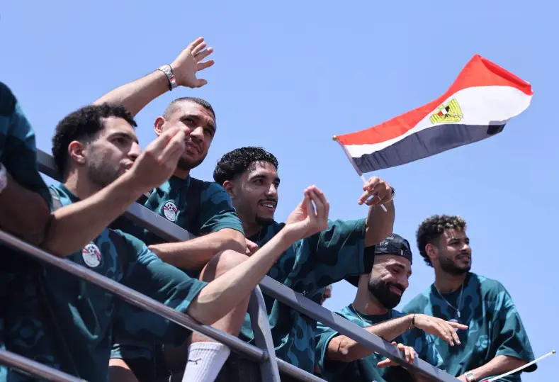 حافلة منتخب مصر تغادر مطار العلمين