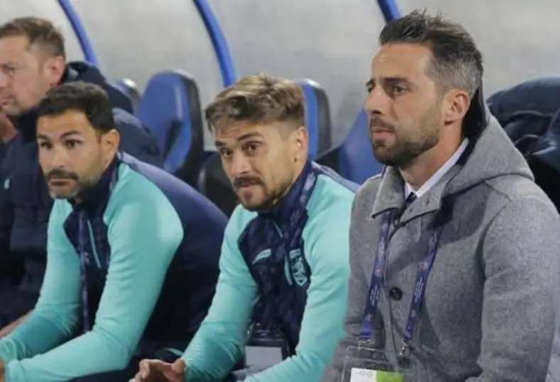 لفرنسي بيير باهرلي مساعد يانيك فيريرا 
